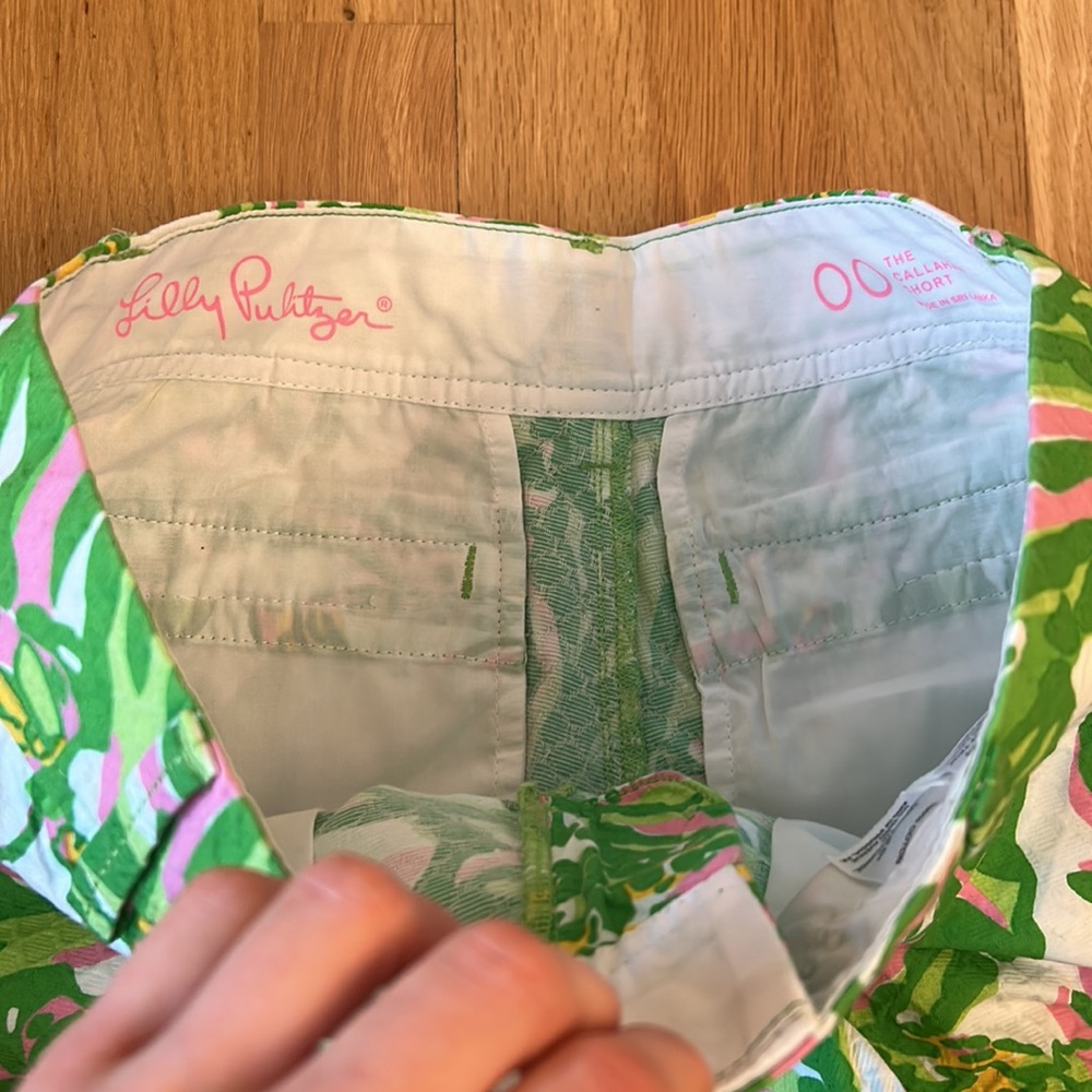 Lilly Pulitzer White Seeing Pink, Green, Yellow Elephant Callahan Shorts Size 00 - Picture 9 of 14